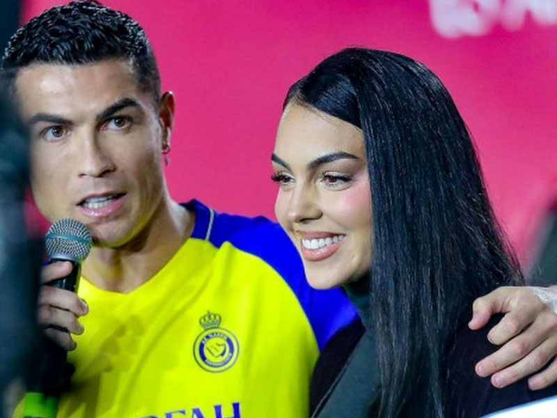 پوشش اسلامی همسر رونالدو در هفته مد 2025 ریاض + عکس